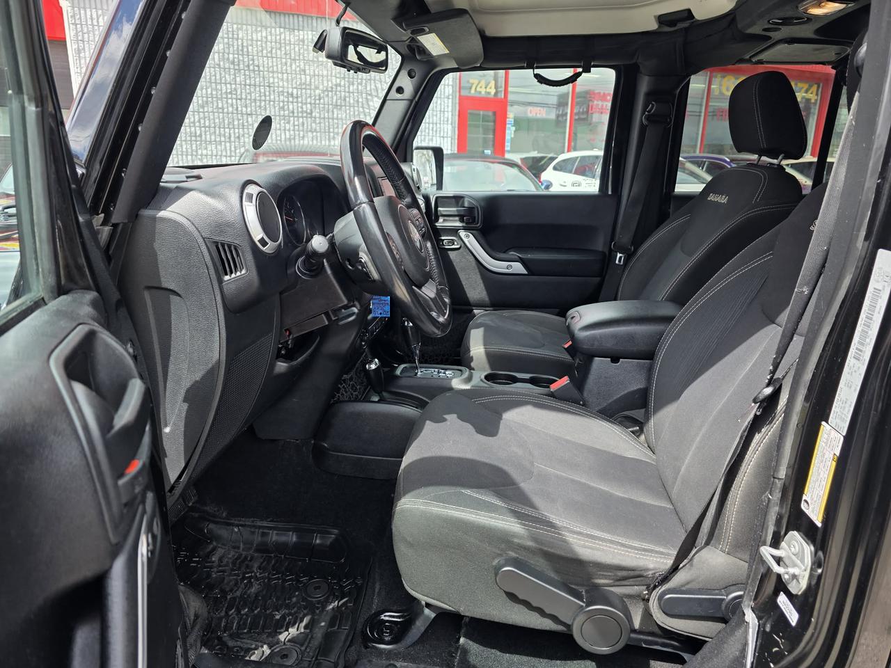 2016 Jeep Wrangler Unlimited Sahara Photo