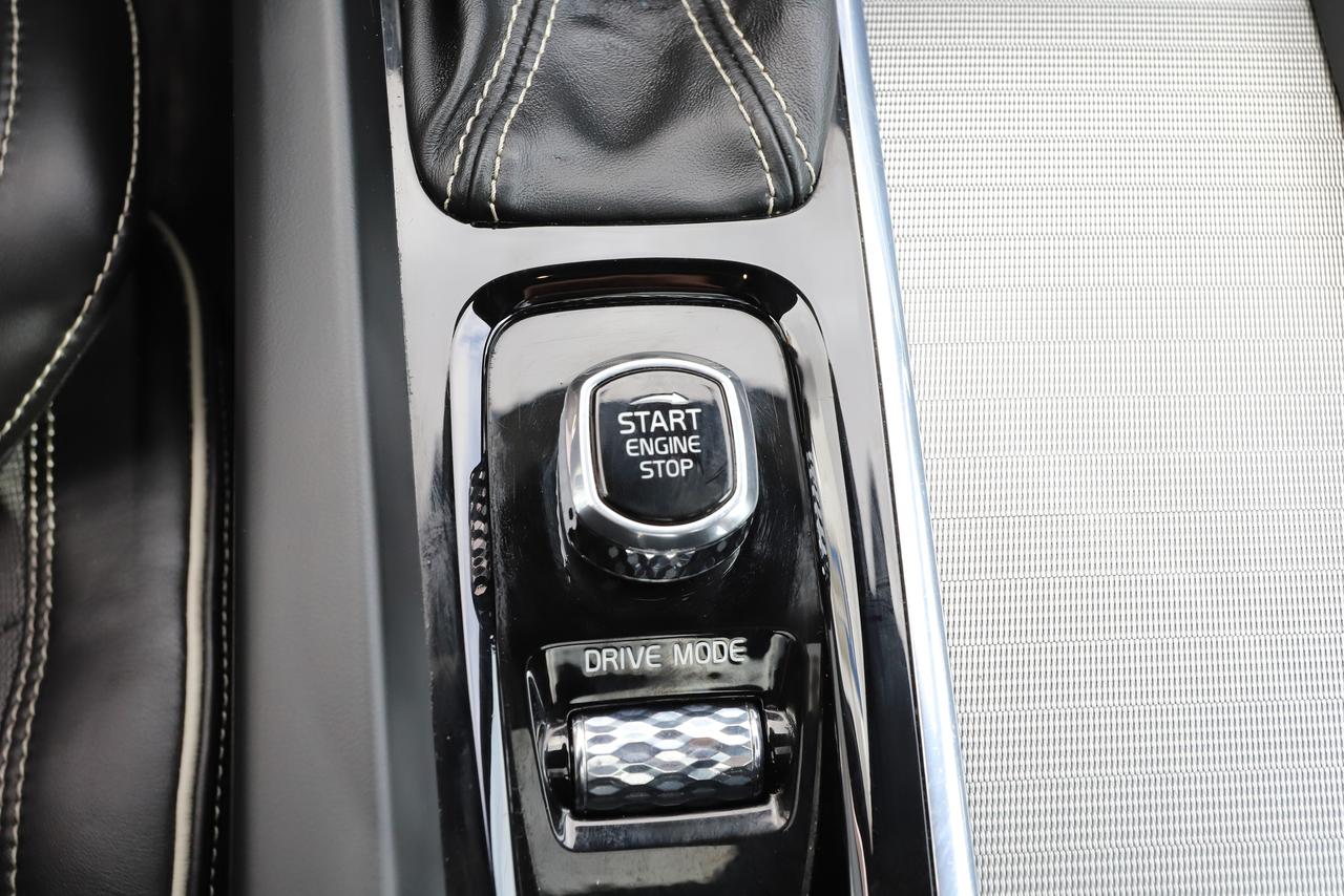 2020 Volvo S60 R-DESIGN T6 AWD Photo
