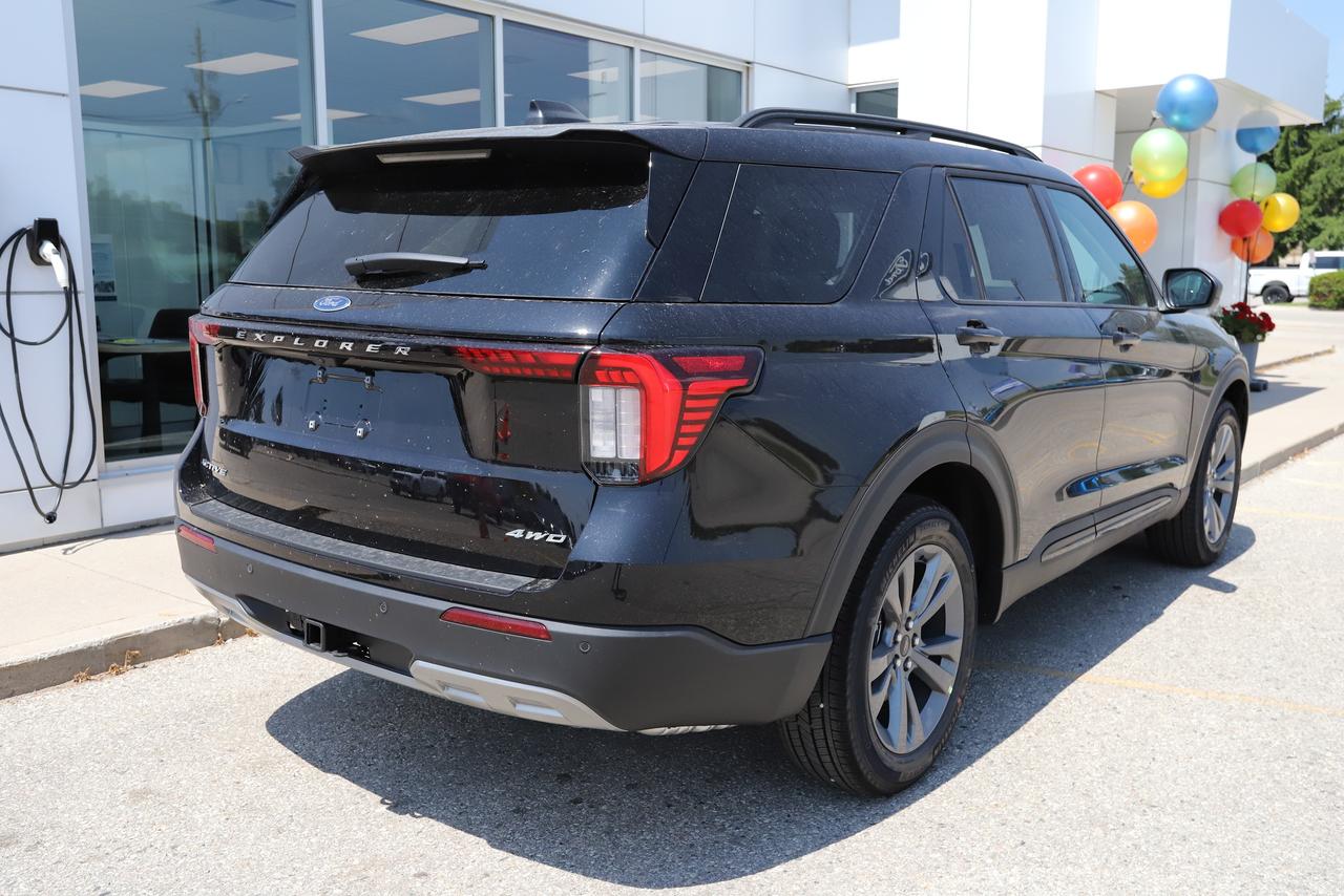 2026 Ford Explorer Active w/200A Pkg 4WD Photo3