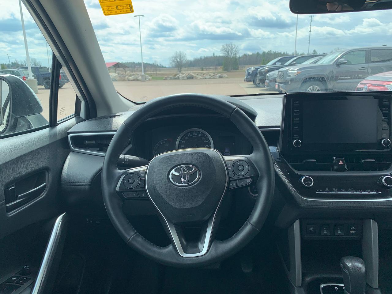 2022 Toyota Corolla Cross LE Photo