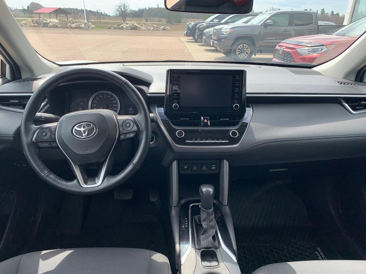 2022 Toyota Corolla Cross LE Photo