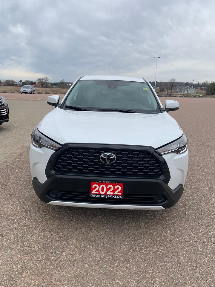 2022 Toyota Corolla Cross LE Photo