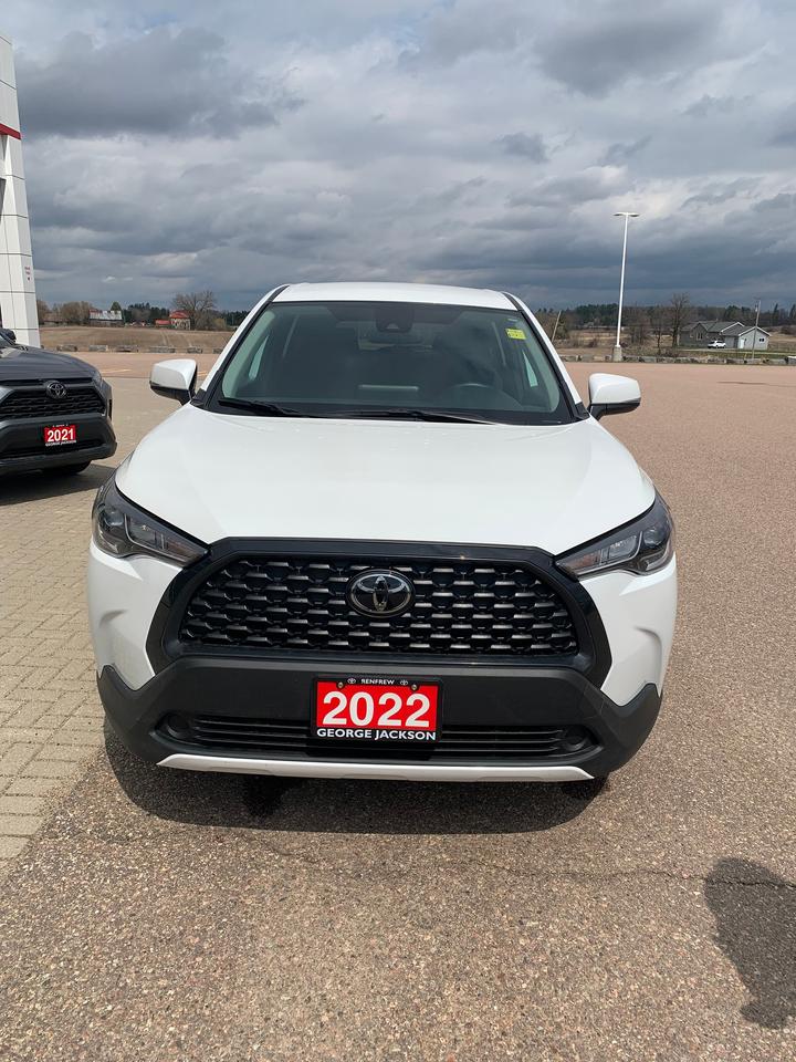 2022 Toyota Corolla Cross LE Photo