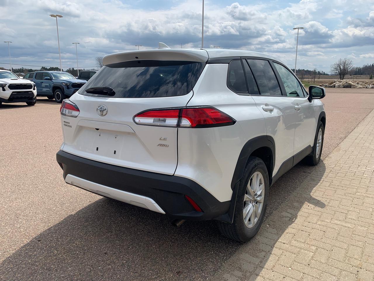 2022 Toyota Corolla Cross LE Photo