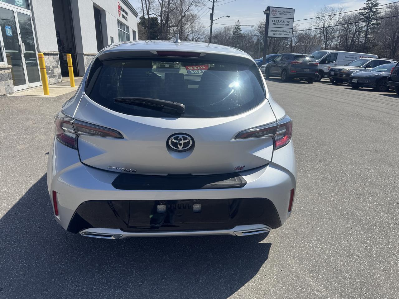 2020 Toyota Corolla Hatchback LE Photo3