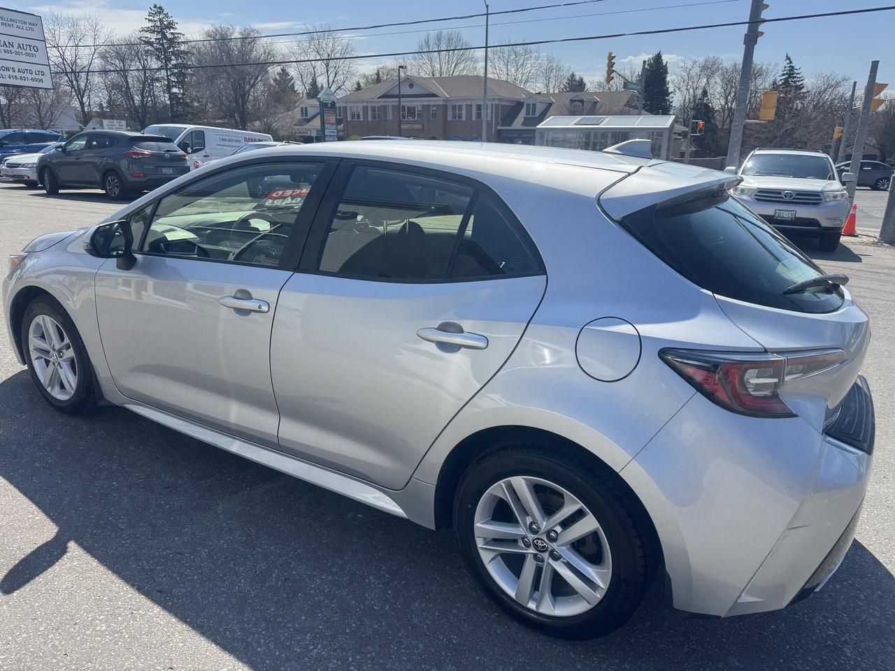 2020 Toyota Corolla Hatchback LE Photo