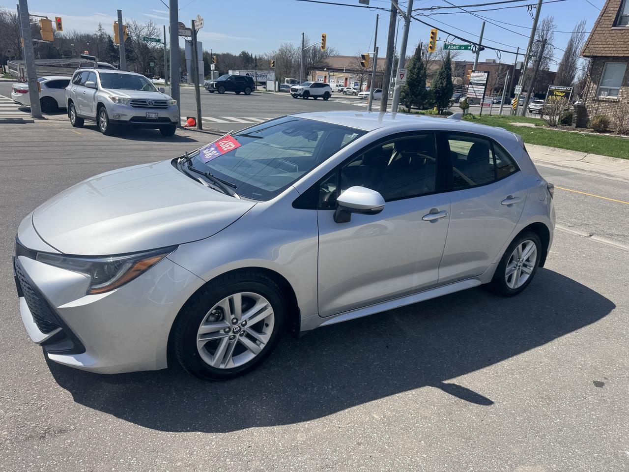 2020 Toyota Corolla Hatchback LE Photo