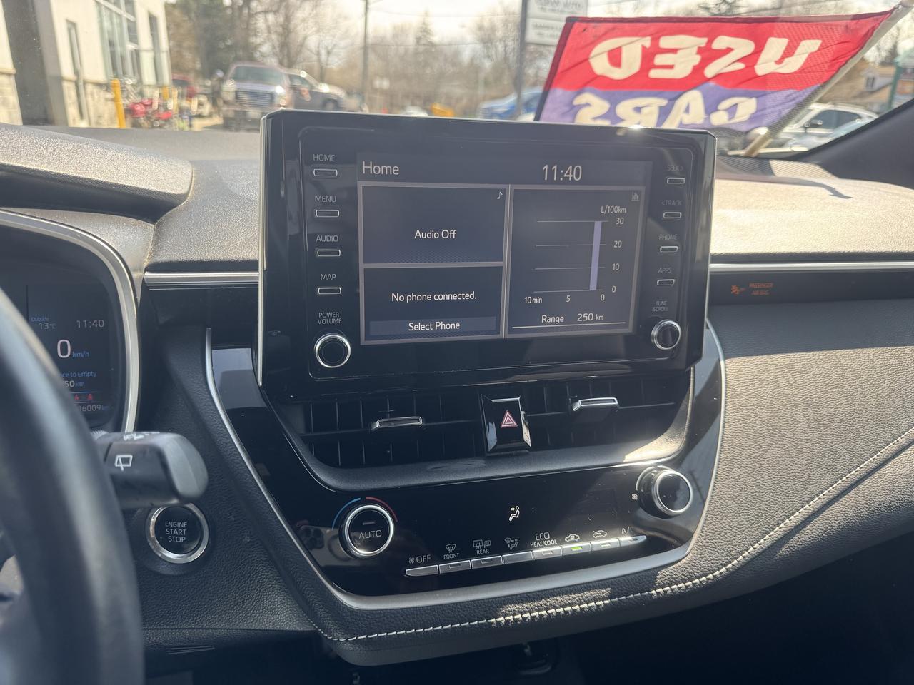 2020 Toyota Corolla Hatchback LE Photo