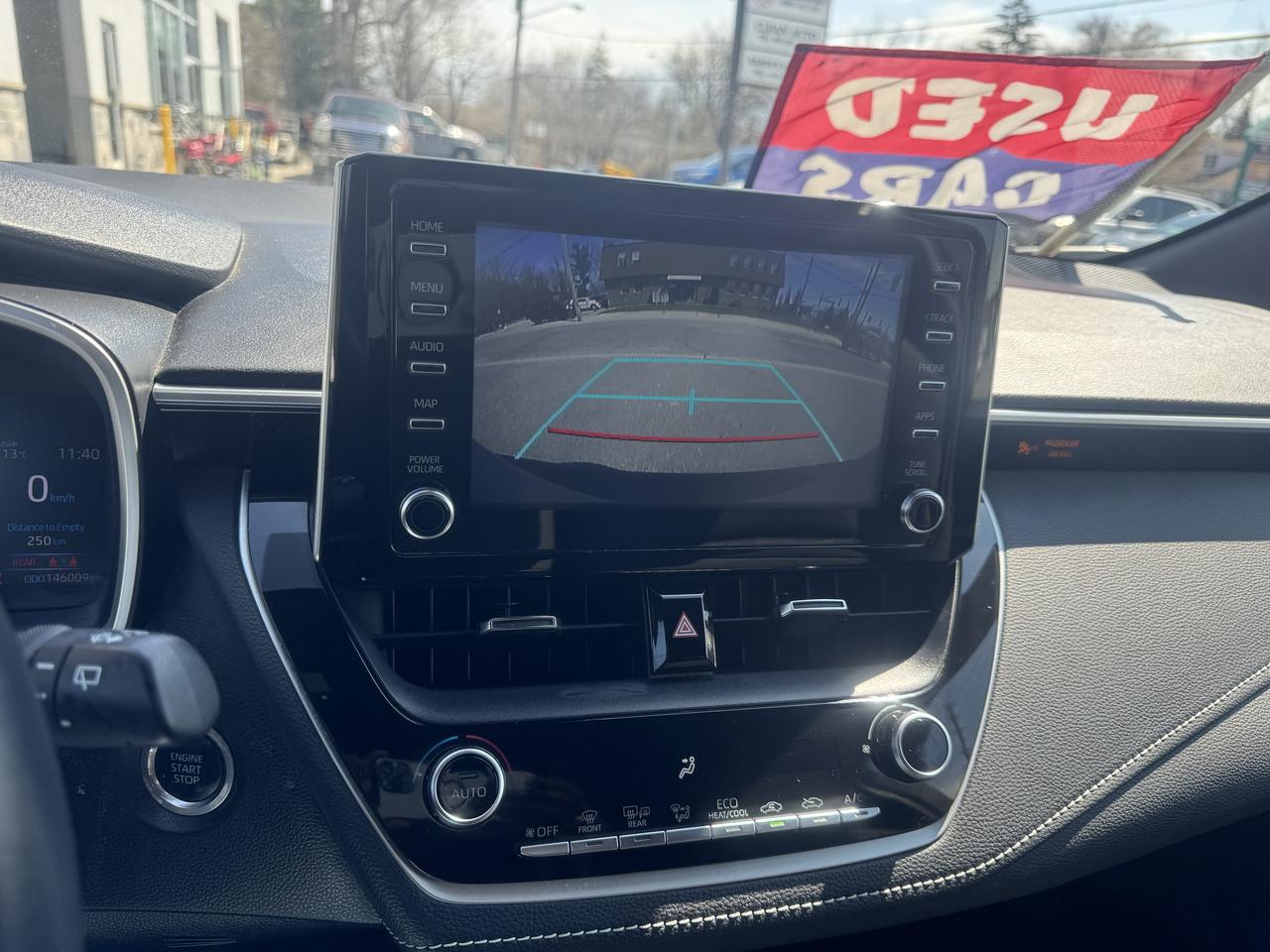 2020 Toyota Corolla Hatchback LE Photo