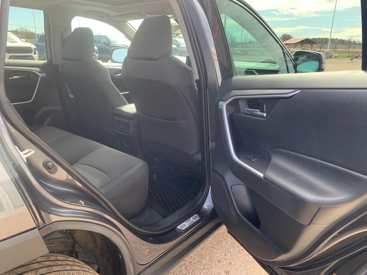 2020 Toyota RAV4 XLE Photo