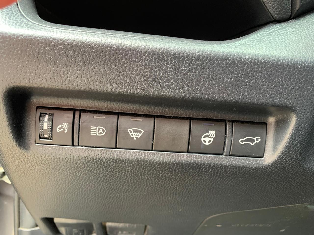 2020 Toyota RAV4 XLE Photo