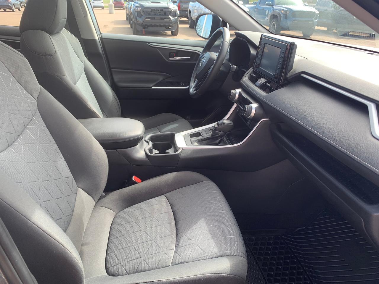 2020 Toyota RAV4 XLE Photo