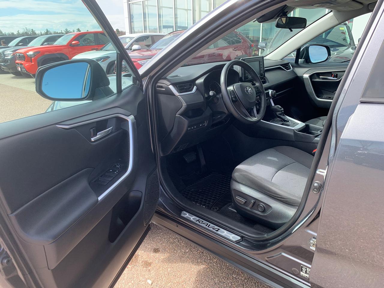 2020 Toyota RAV4 XLE Photo