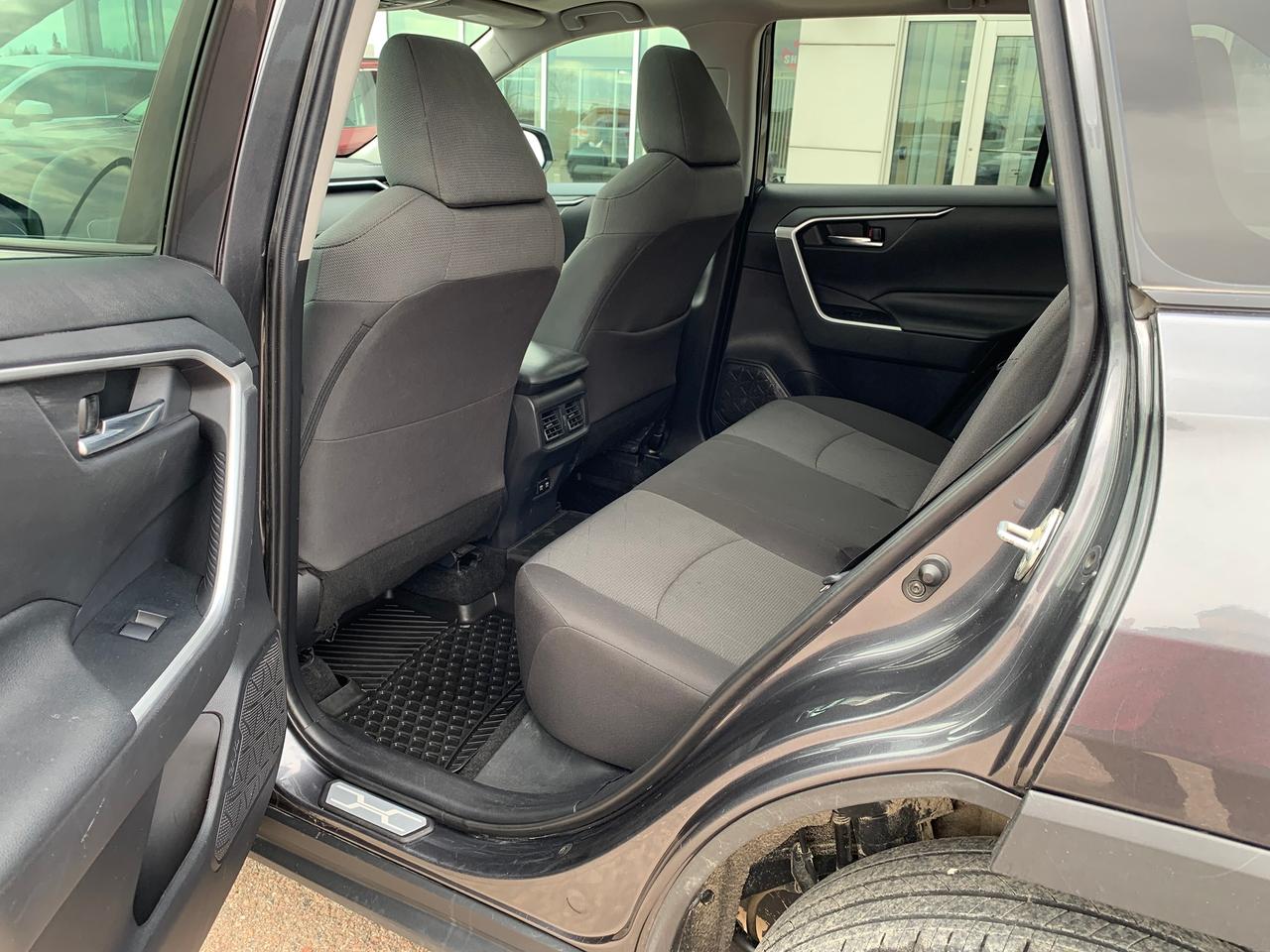 2020 Toyota RAV4 XLE Photo