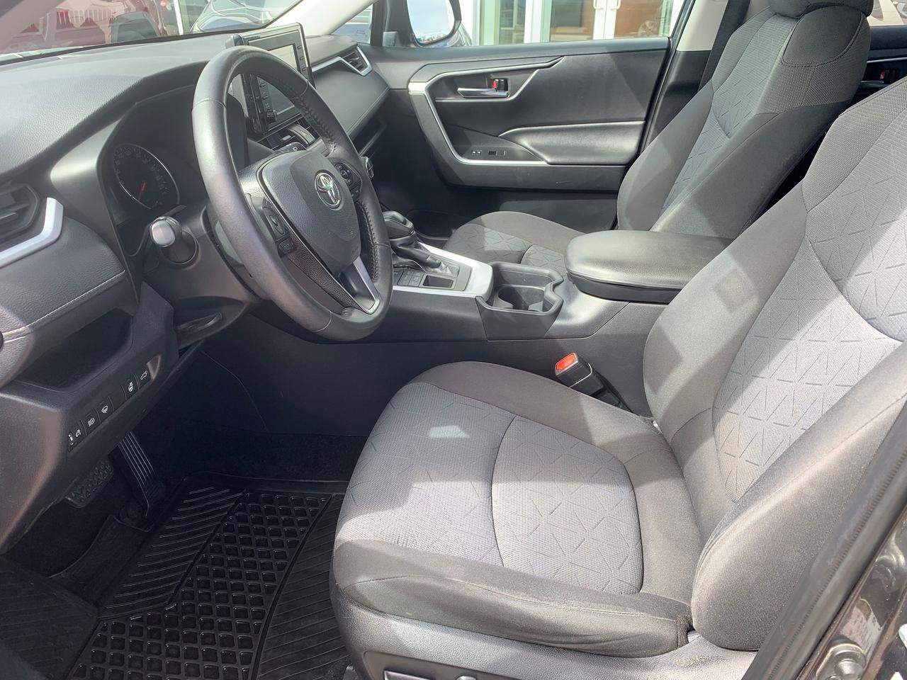 2020 Toyota RAV4 XLE Photo