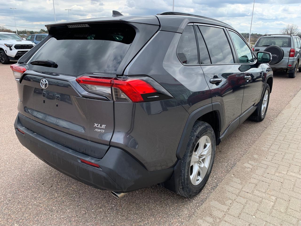 2020 Toyota RAV4 XLE Photo