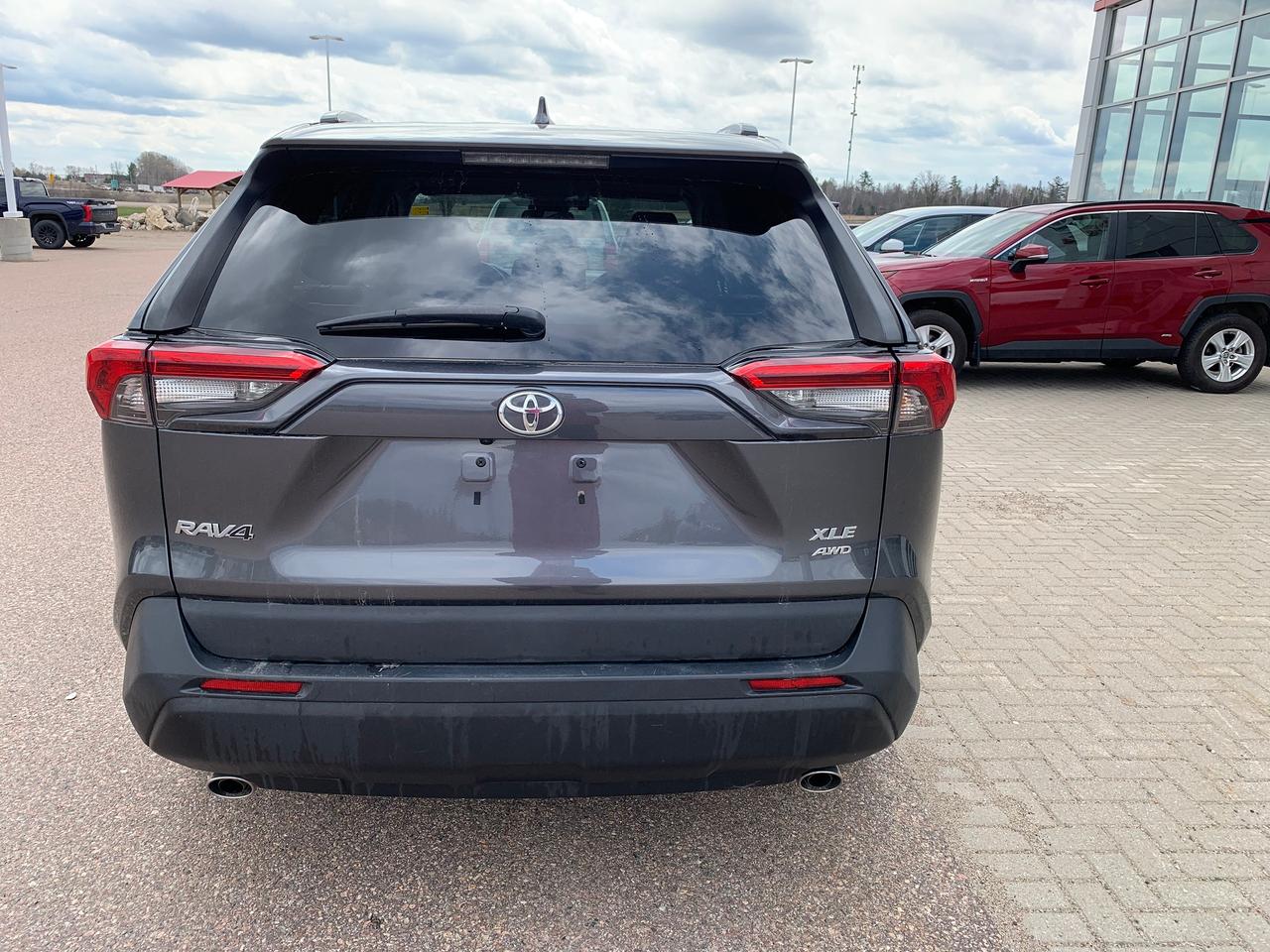 2020 Toyota RAV4 XLE Photo