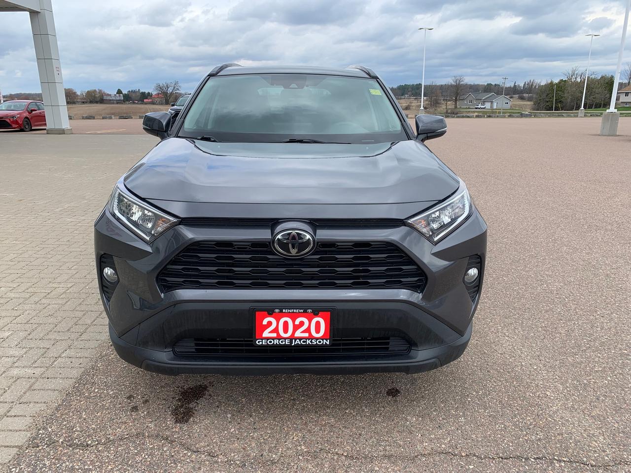 2020 Toyota RAV4 XLE Photo