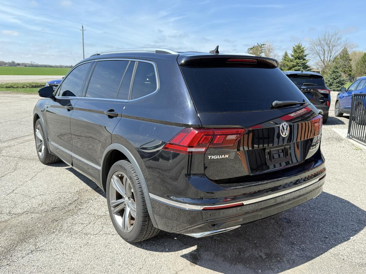 2018 Volkswagen Tiguan Highline | Navigation | Backup Camera | Sunroof Photo2