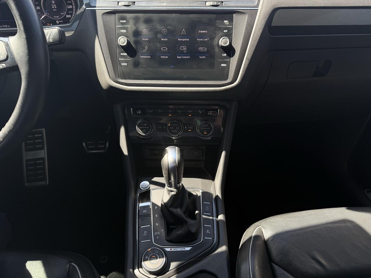 2018 Volkswagen Tiguan Highline | Navigation | Backup Camera | Sunroof Photo