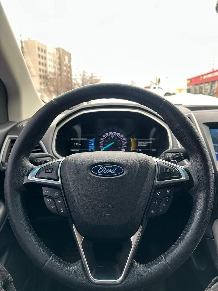 2020 Ford Edge SEL AWD Photo