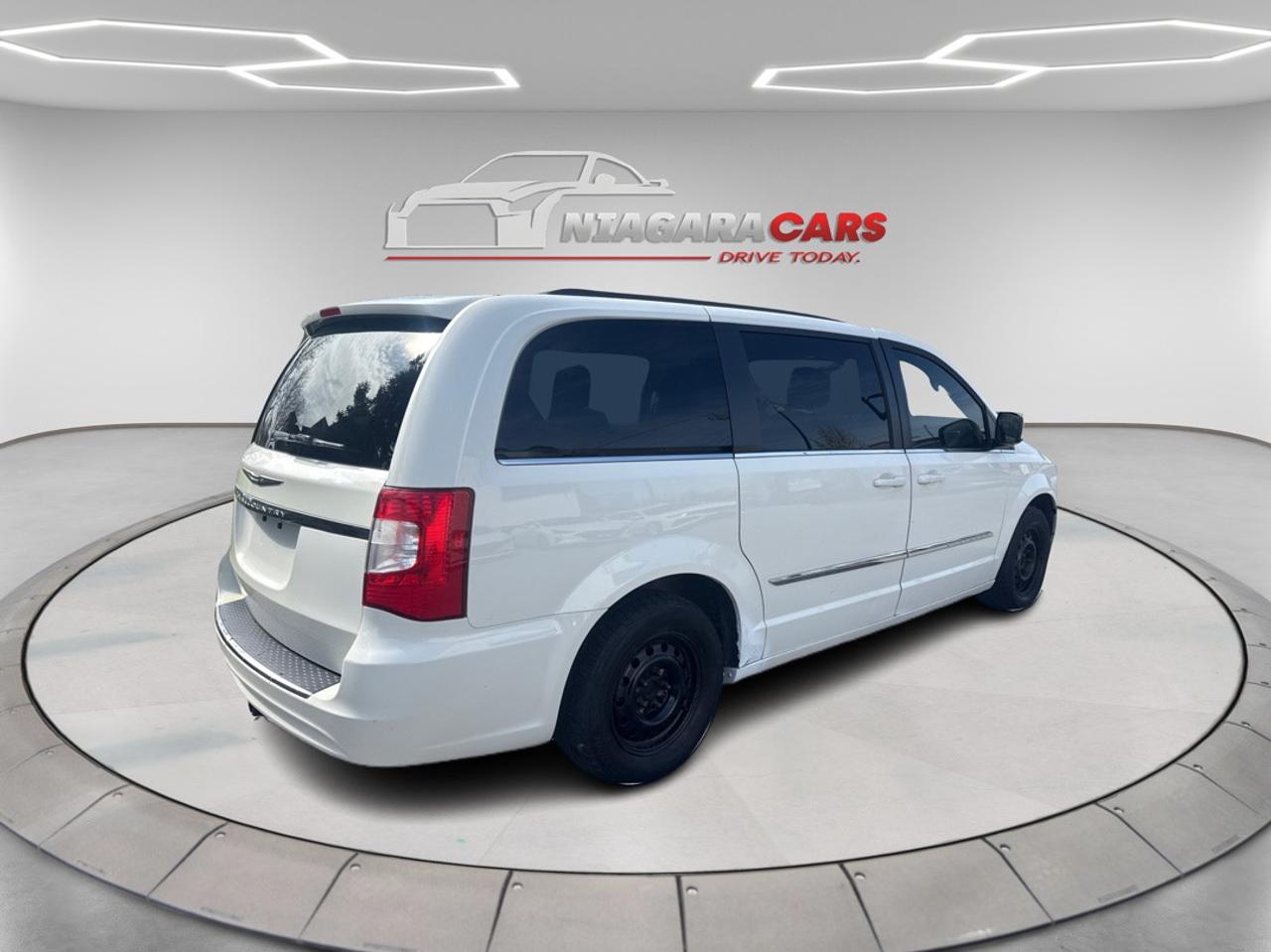 2012 Chrysler Town & Country TOURING Photo