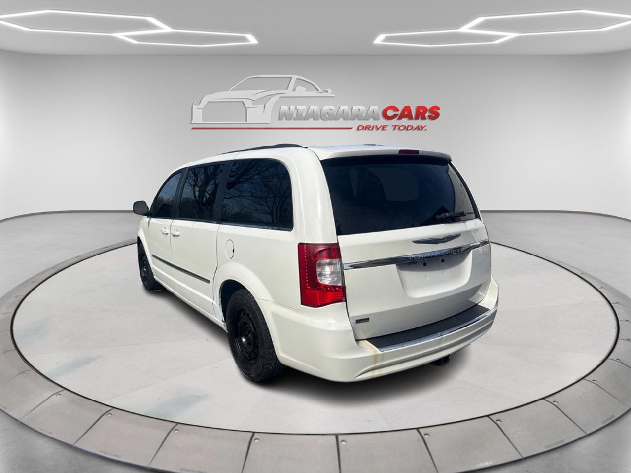 2012 Chrysler Town & Country TOURING Photo