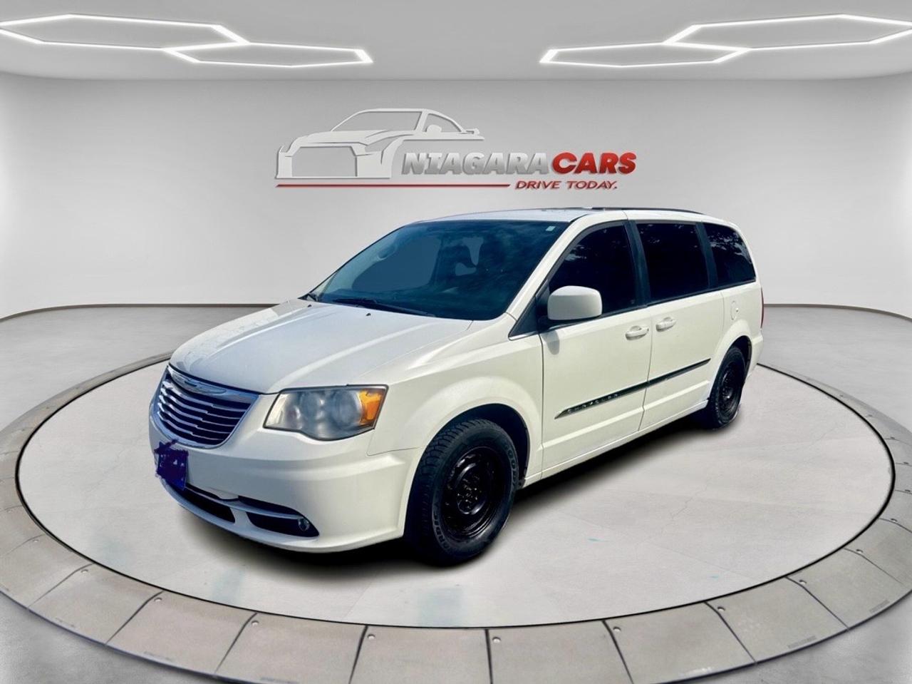 2012 Chrysler Town & Country TOURING Photo