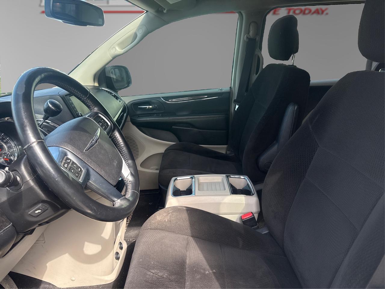 2012 Chrysler Town & Country TOURING Photo