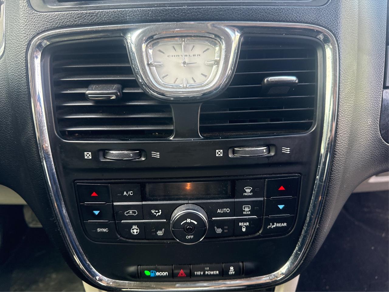 2012 Chrysler Town & Country TOURING Photo