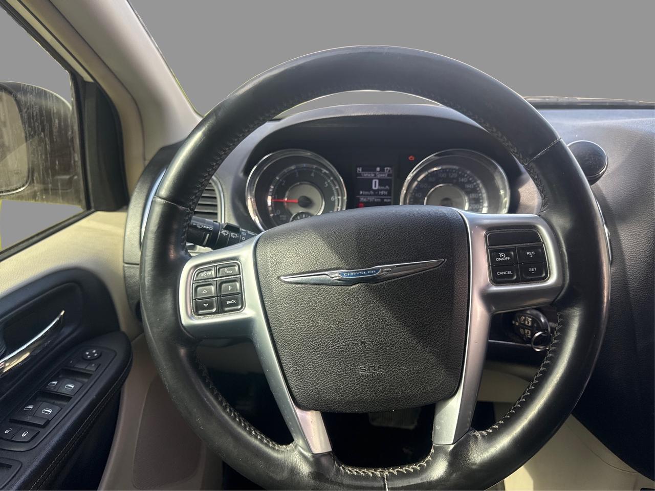 2012 Chrysler Town & Country TOURING Photo