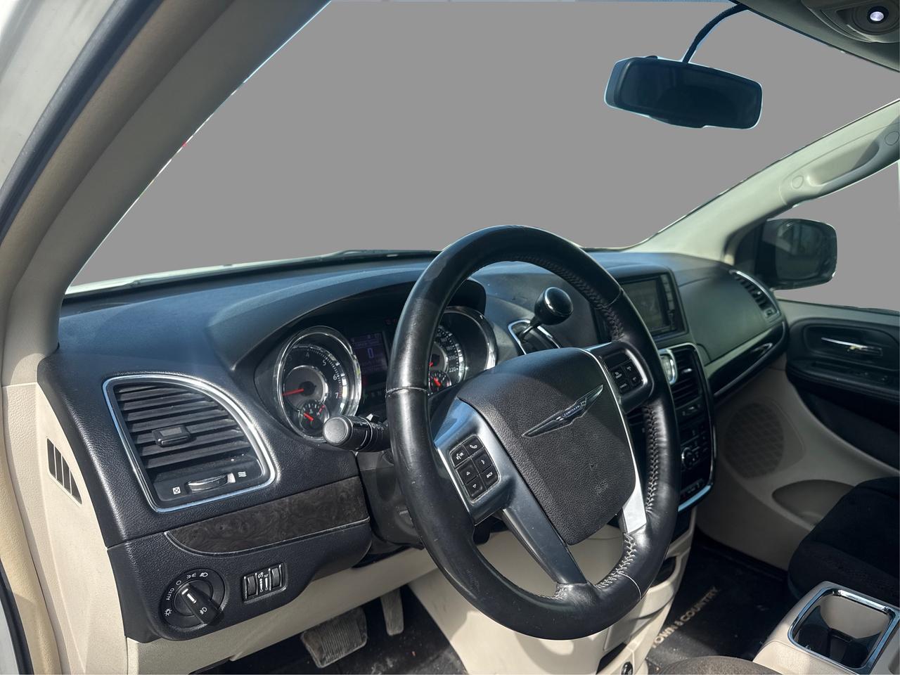 2012 Chrysler Town & Country TOURING Photo