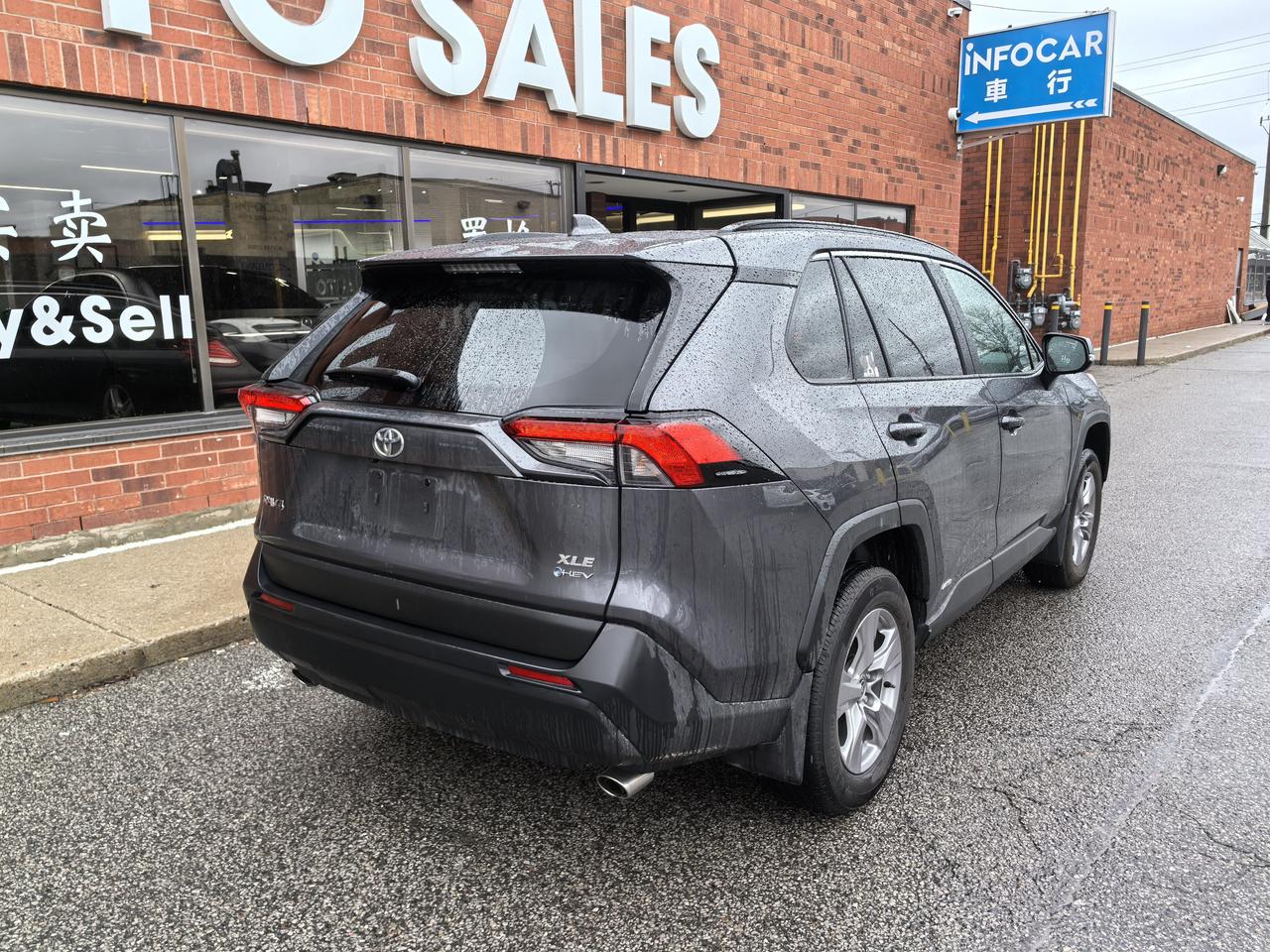 2025 Toyota RAV4 XLE Photo