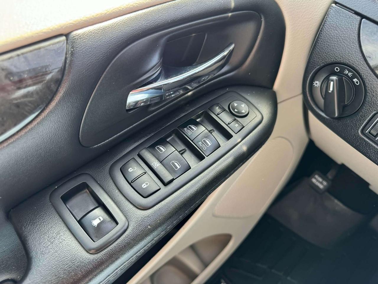 2018 Dodge Grand Caravan SE - LOW KM Photo