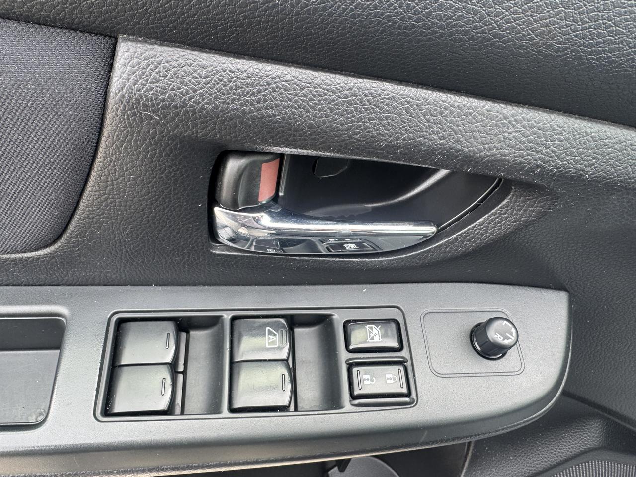 2013 Subaru XV Crosstrek 2.0i w/Touring Pkg Photo