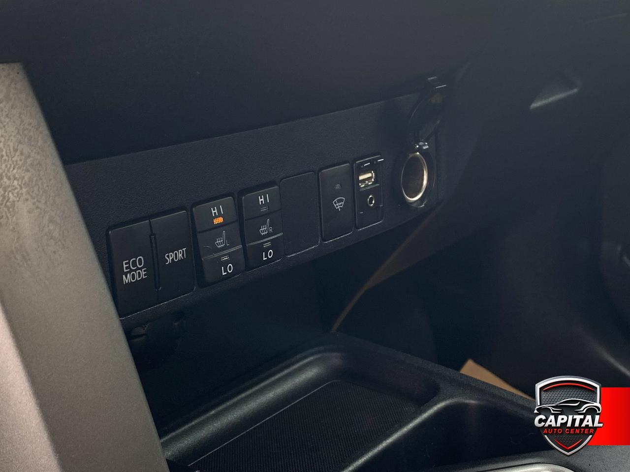 2018 Toyota RAV4 LE Photo