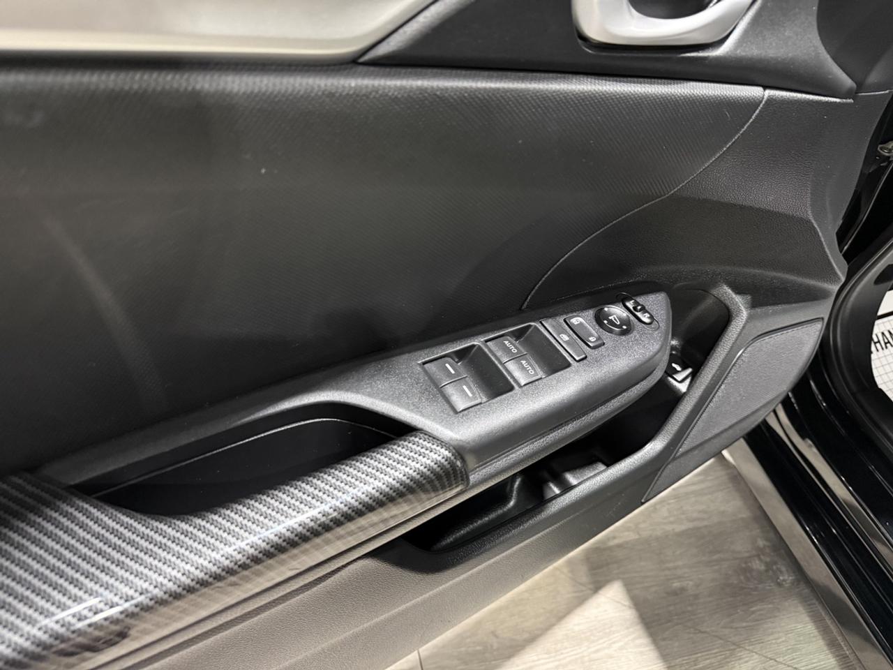 2019 Honda Civic LX||Carplay||Heated Seats Photo
