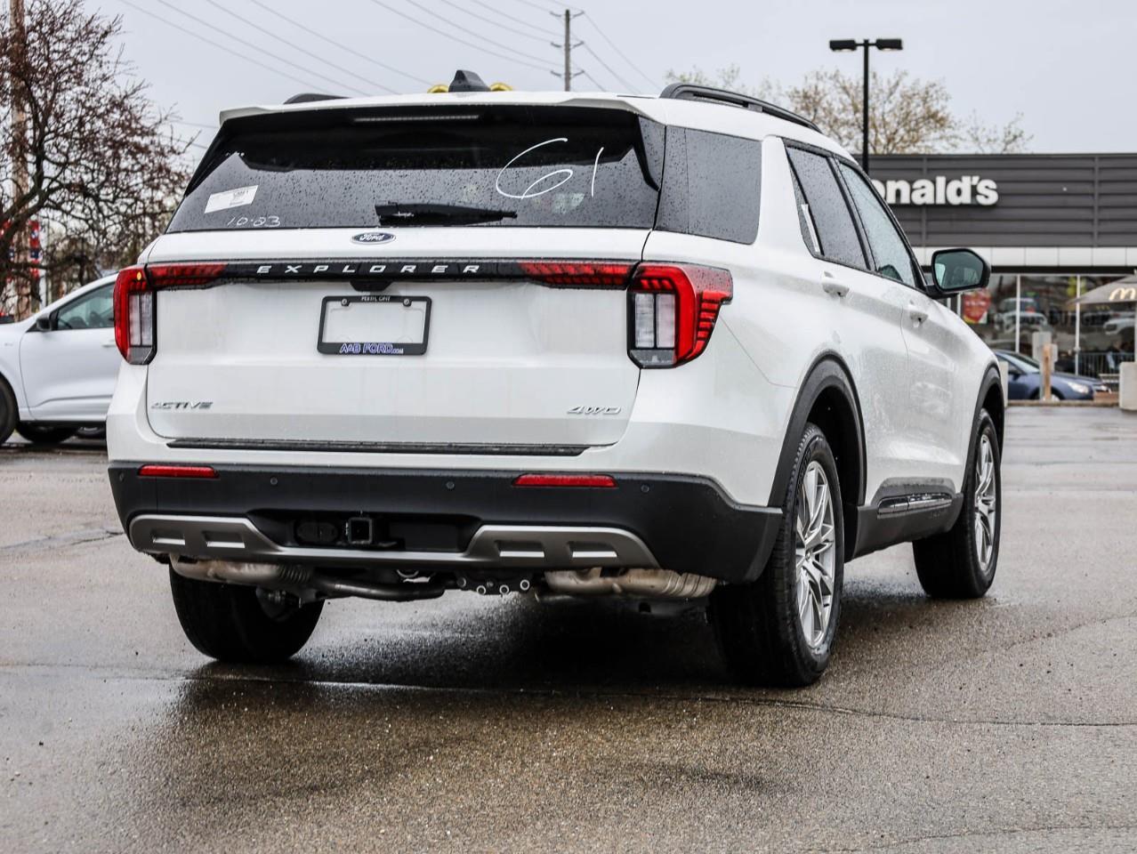 2026 Ford Explorer Active 4dr 4x4 Photo2