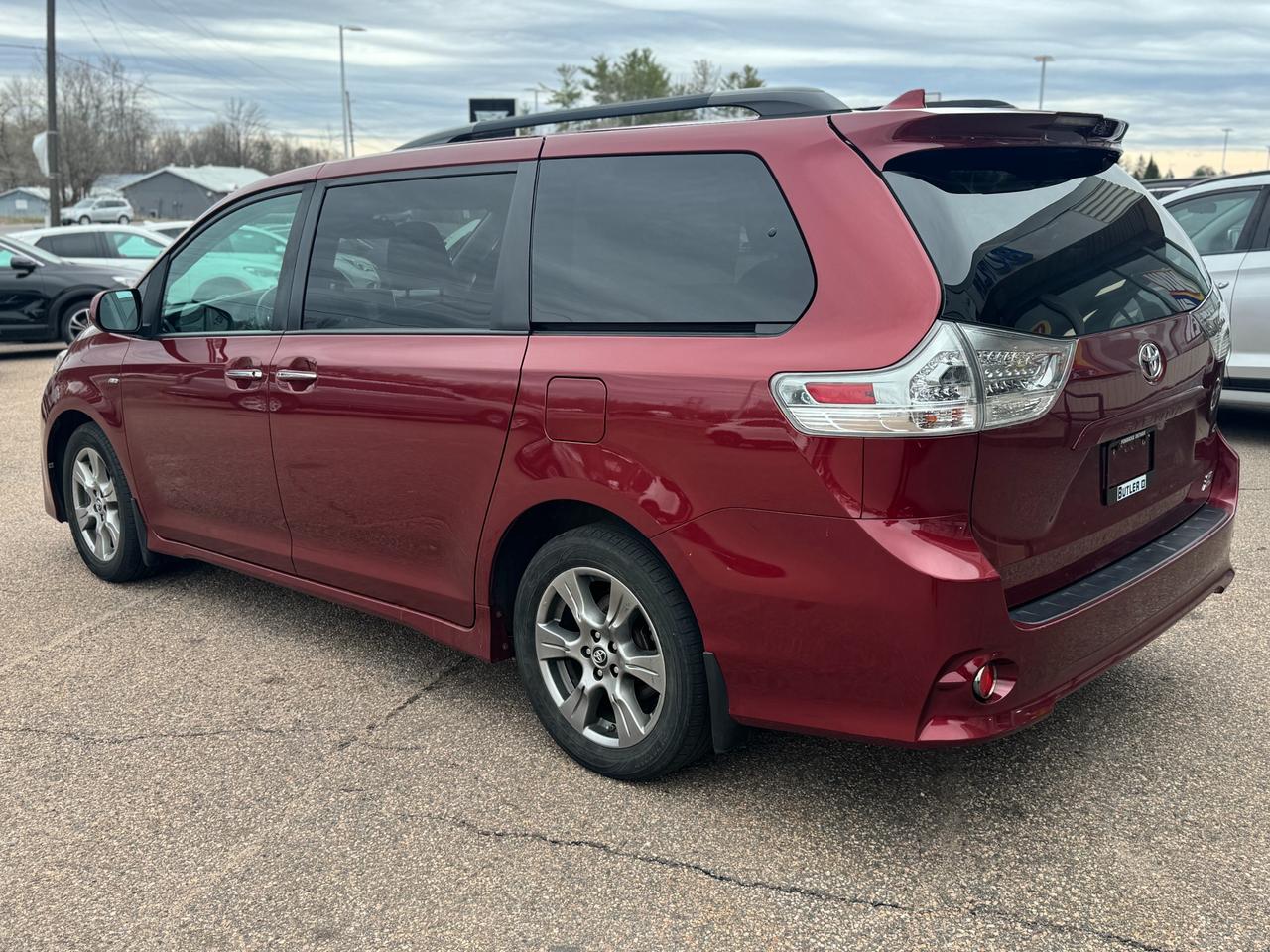 2019 Toyota Sienna SE 7-Passenger 4dr All-Wheel Drive Passenger Van Photo