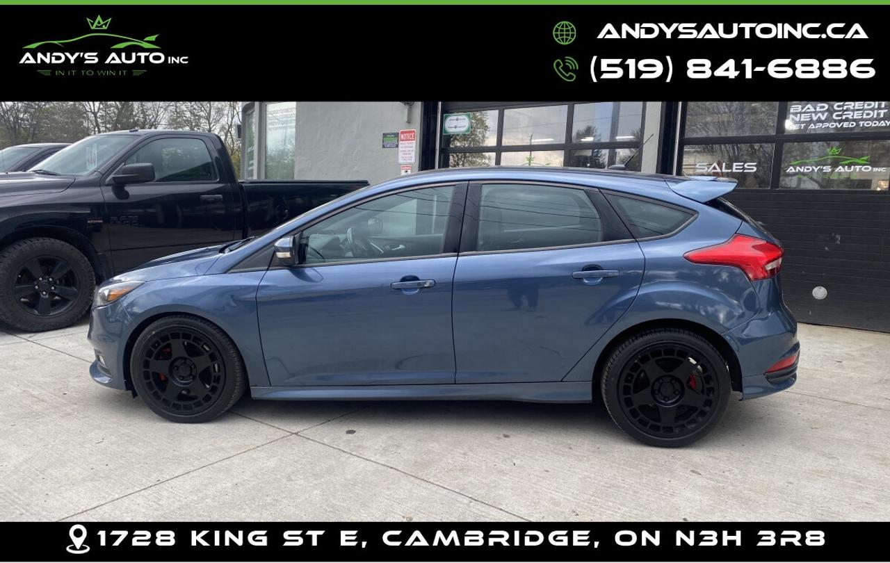 2018 Ford Focus ST ! LEATHER ! SUNROOF ! NAVIGATION ! NO ACCIDENTS Photo
