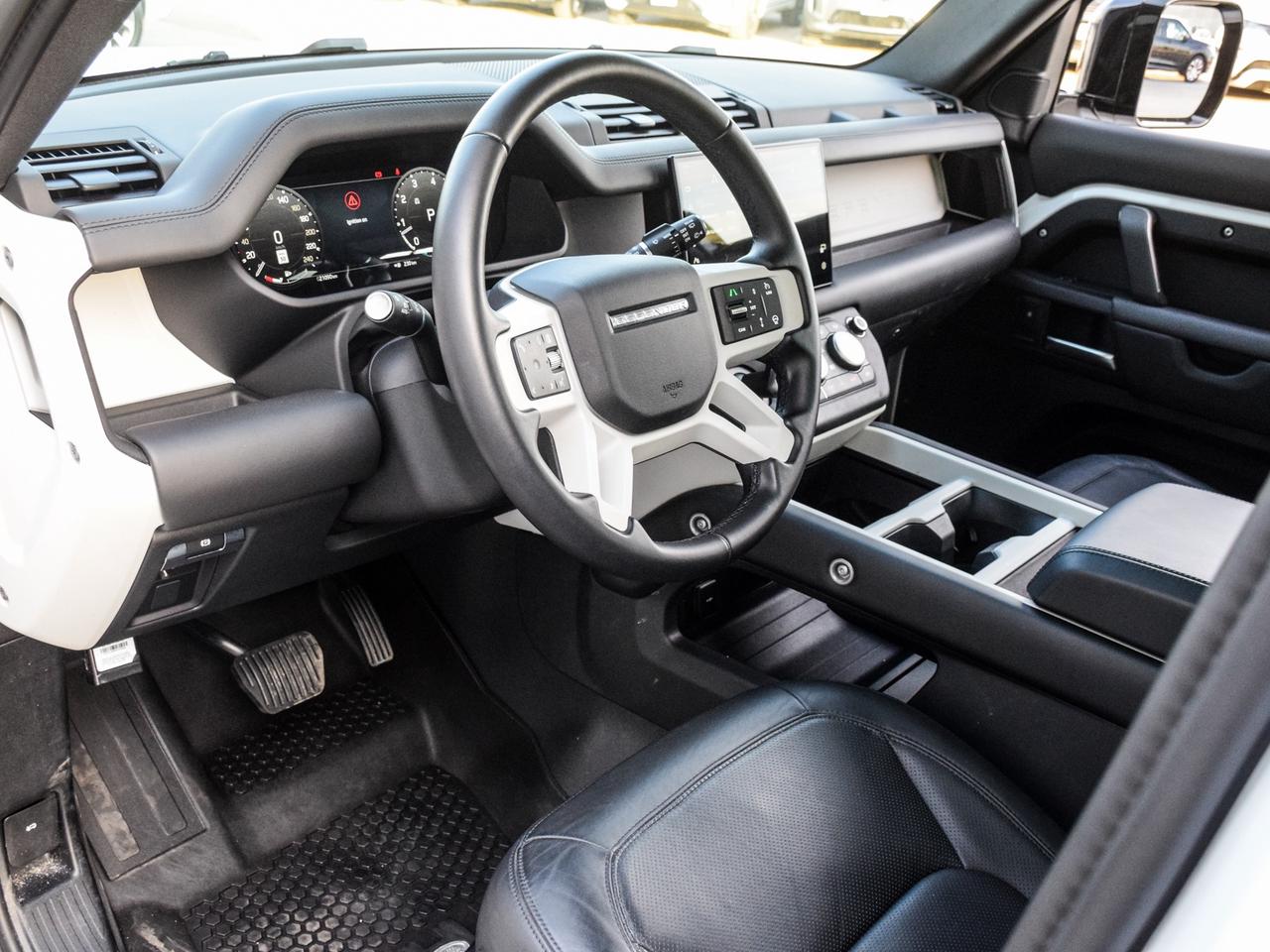 2025 Land Rover Defender S Photo