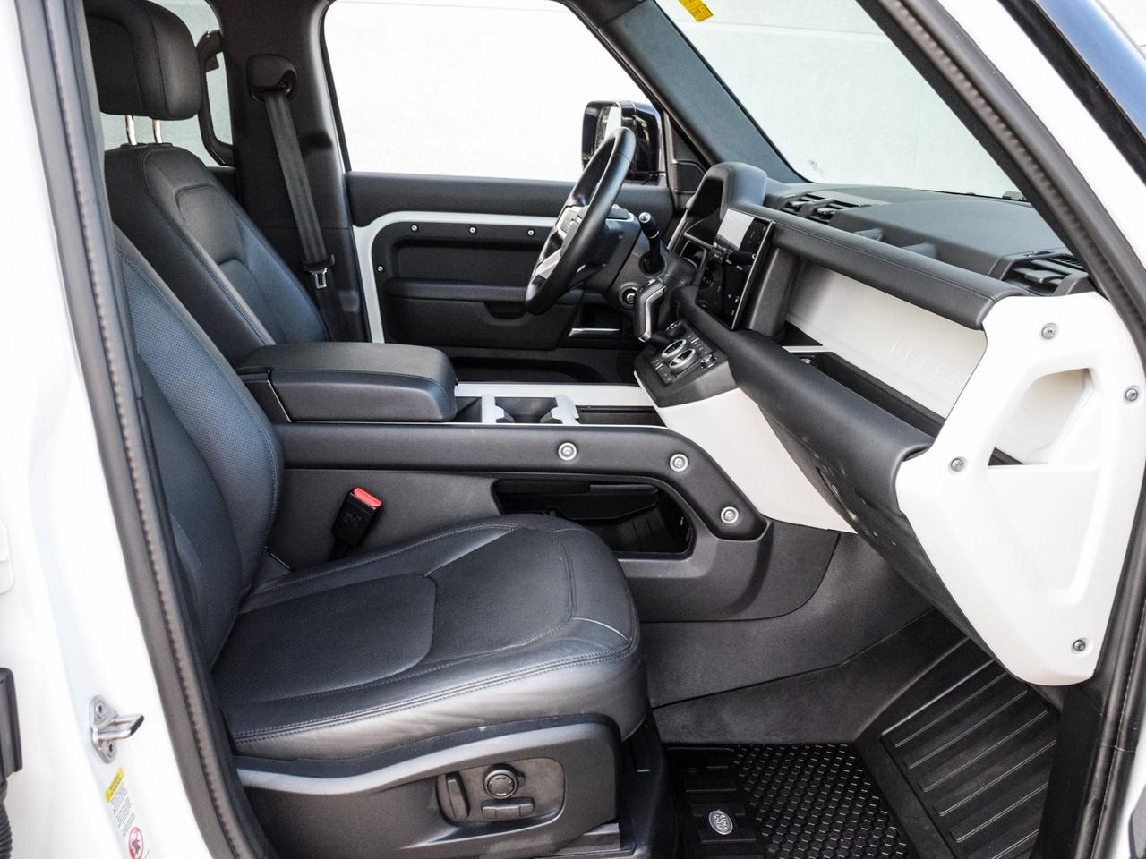 2025 Land Rover Defender S Photo