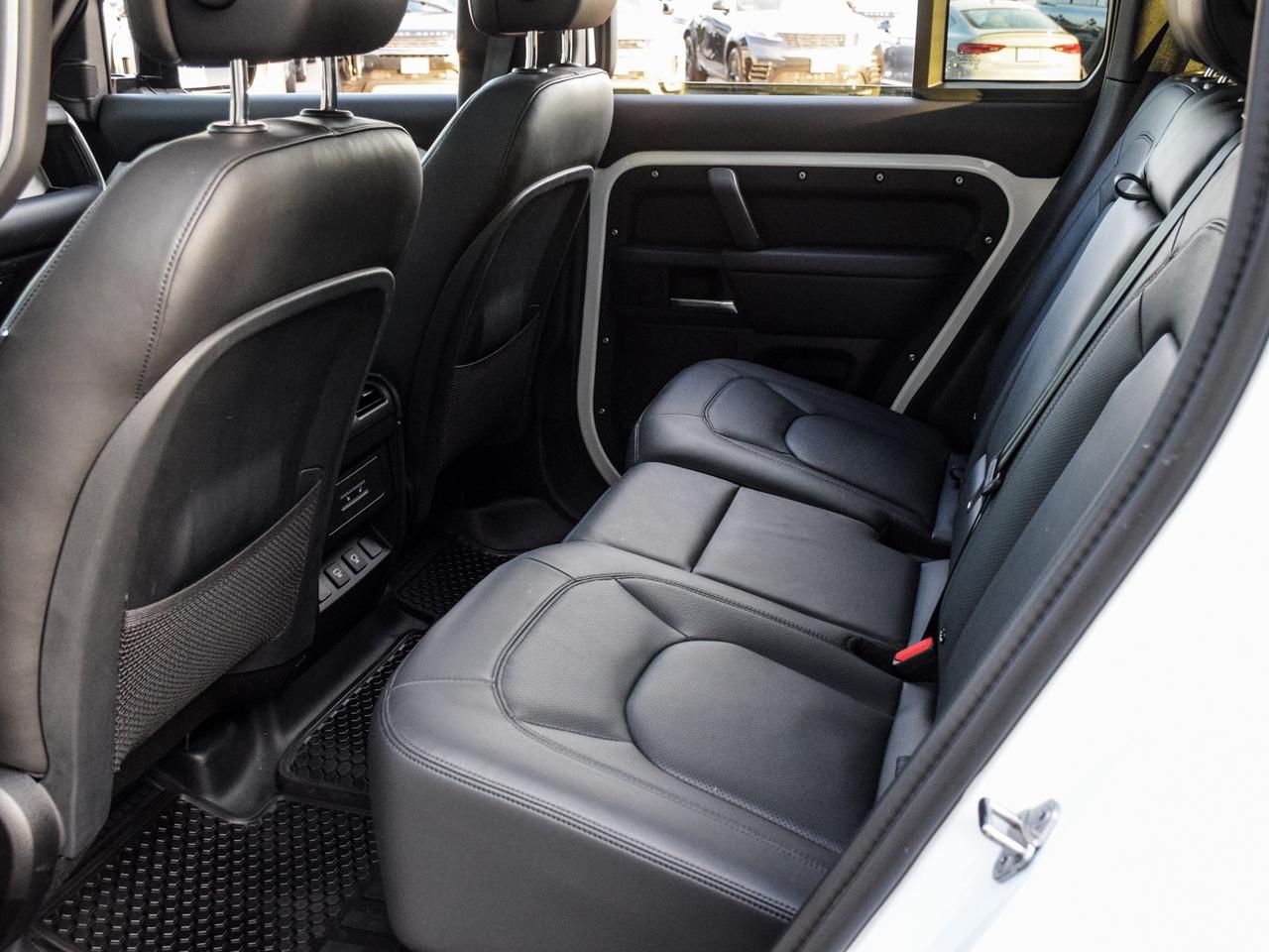 2025 Land Rover Defender S Photo