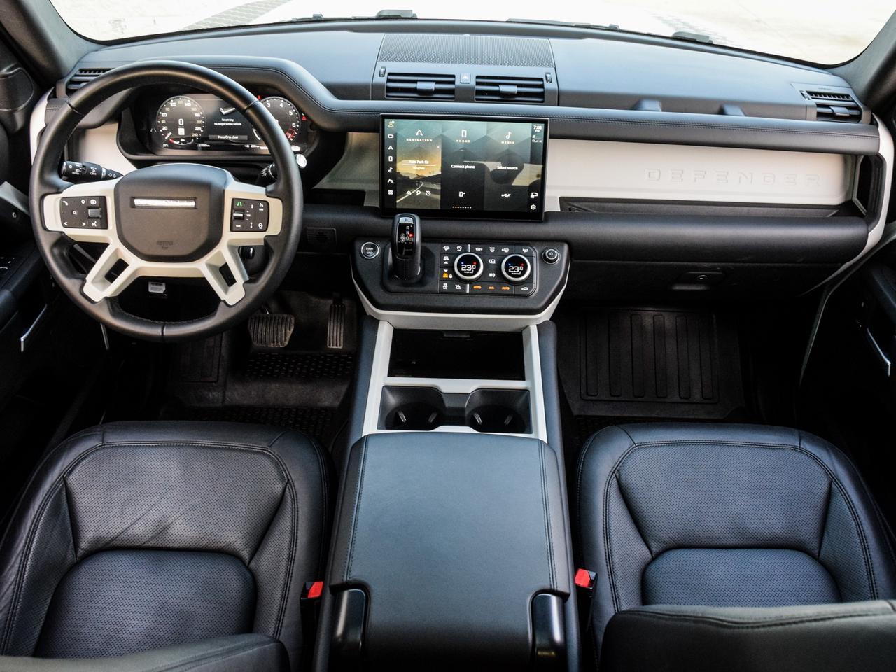 2025 Land Rover Defender S Photo