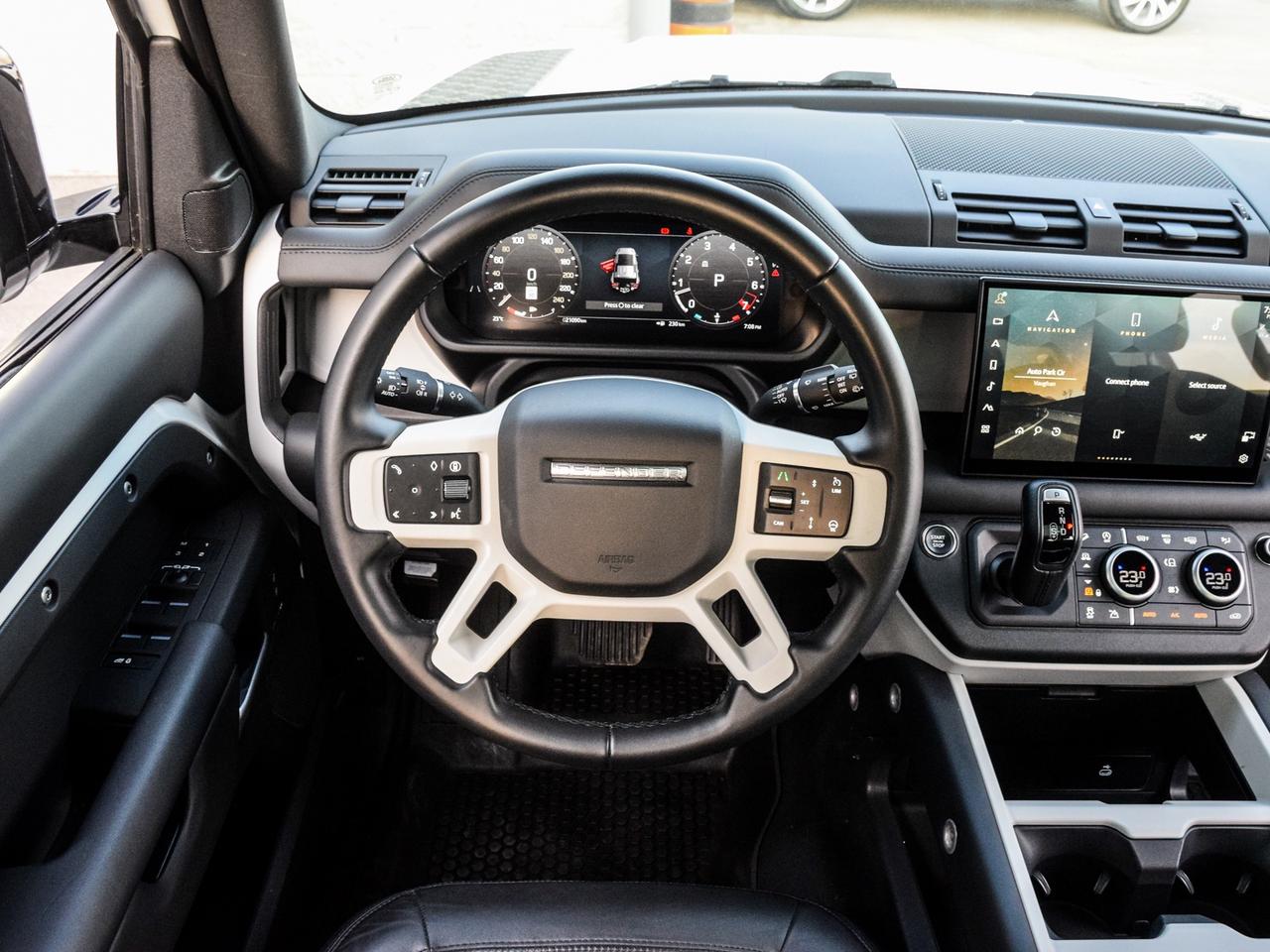 2025 Land Rover Defender S Photo