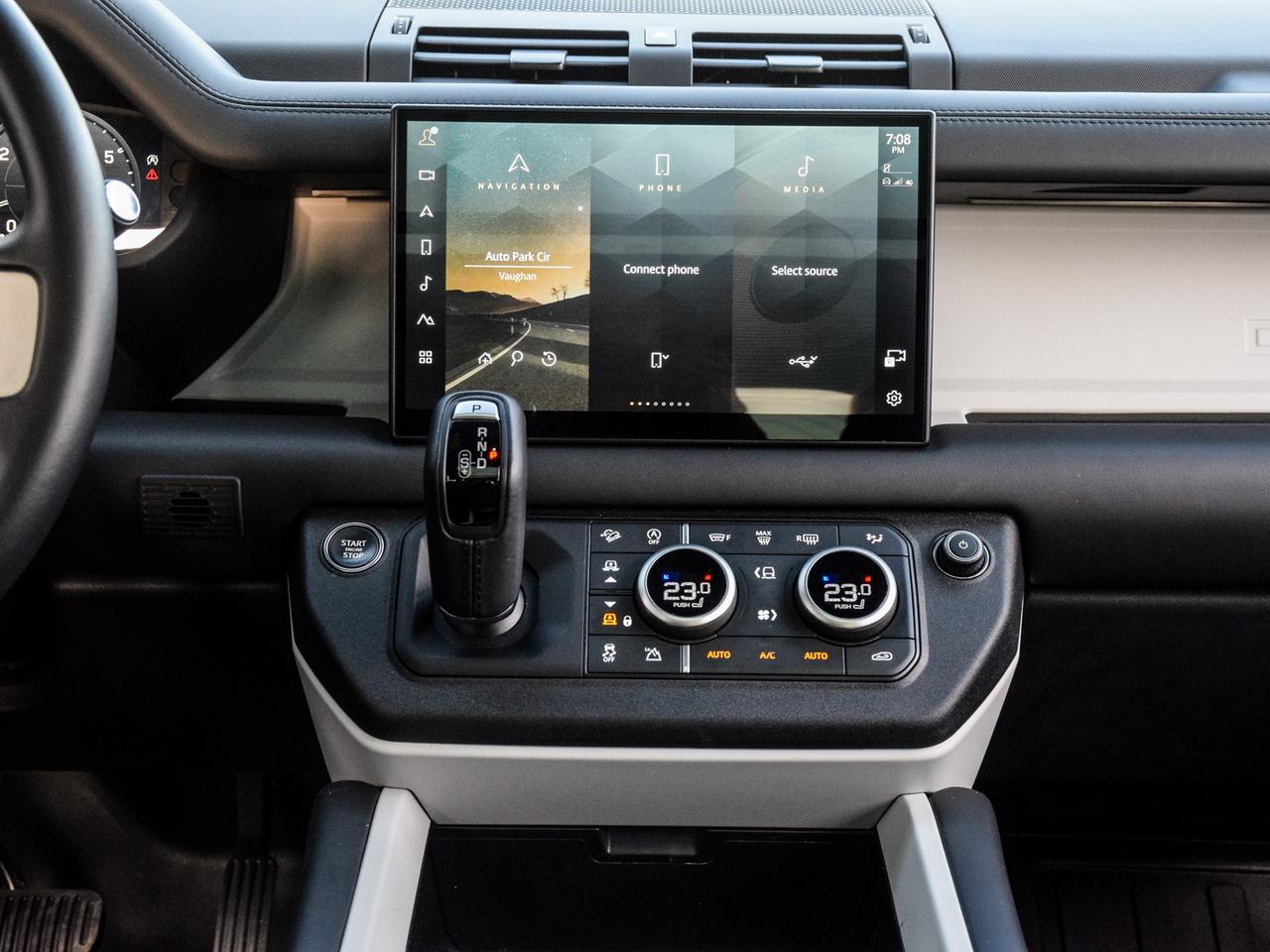2025 Land Rover Defender S Photo