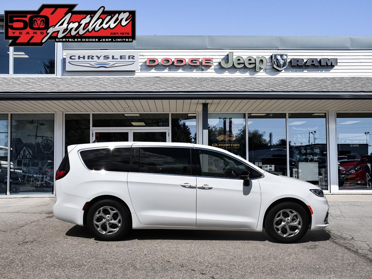 2024 Chrysler Pacifica Limited Photo2