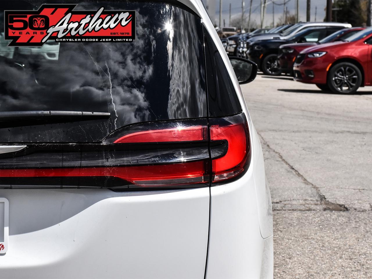 2024 Chrysler Pacifica Limited Photo