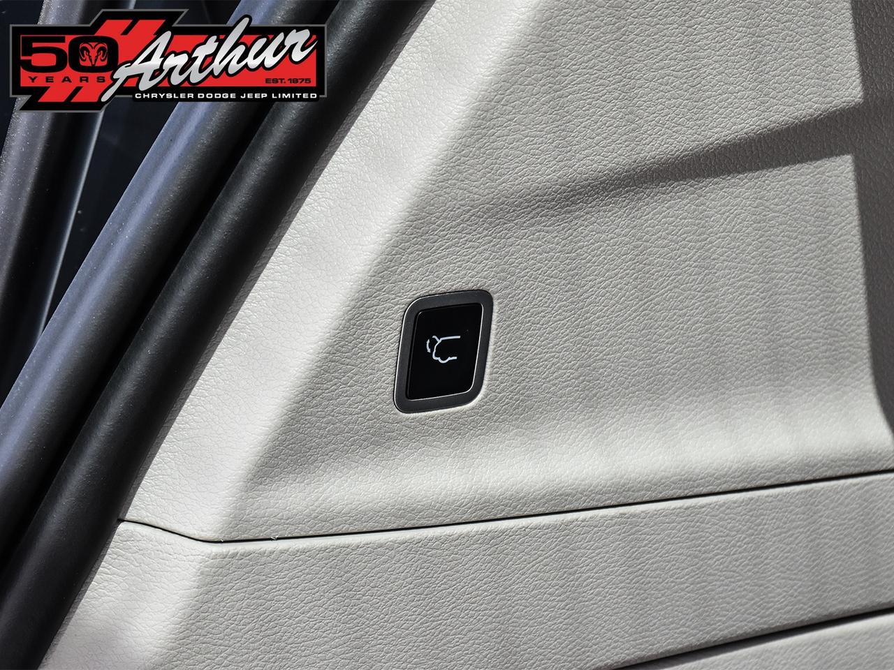 2024 Chrysler Pacifica Limited Photo