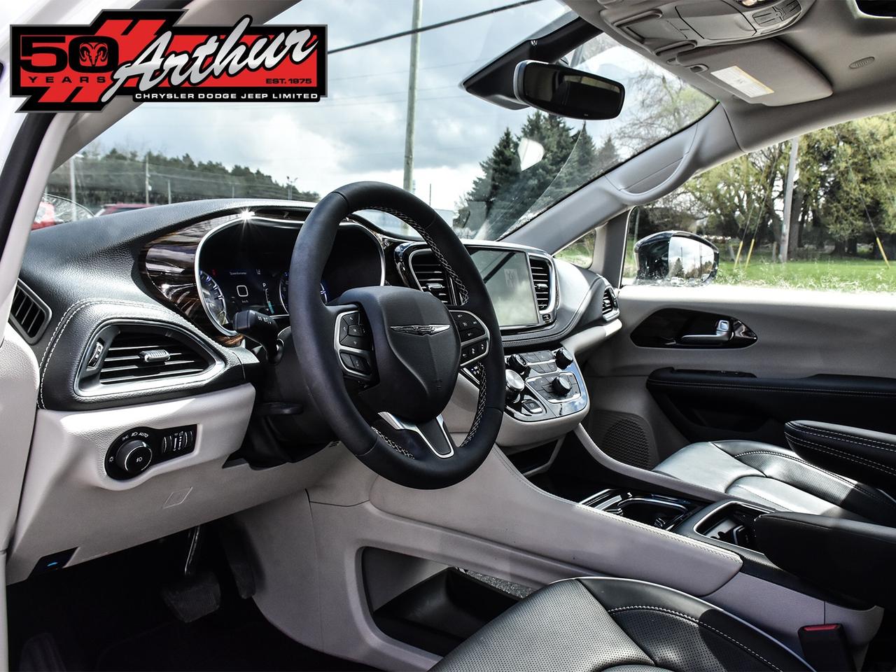 2024 Chrysler Pacifica Limited Photo